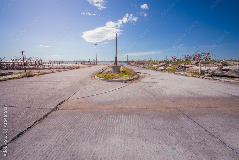 Foto de Abandoned town. City abandoned by a flood, in Epecuen ghost