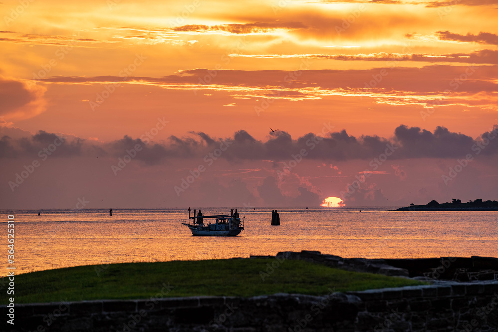 Fototapeta premium Sunrise at the beach