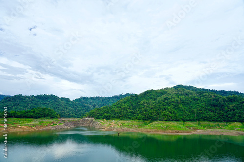 View of the dam and mountain 