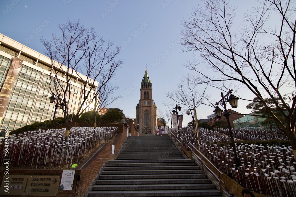 Ταπετσαρία Seoul, South Korea - 14 February 2019: The stairs to Myeongdong Cathedral in town in the Myeongdong neighborhood of Jung-gu
