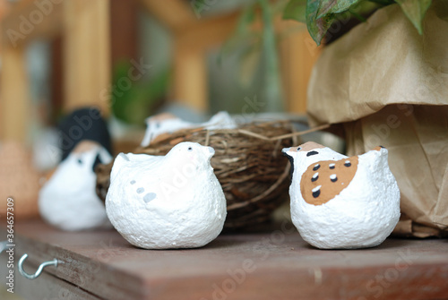 Foto Handmade Lovely Birds made from Papier Mache