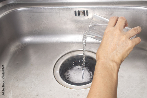 pour a spoon of baking soda and a glass of vinegar respectively into the drain of the sink, kitchen tips for effectively get rid of unpleasant smell photo