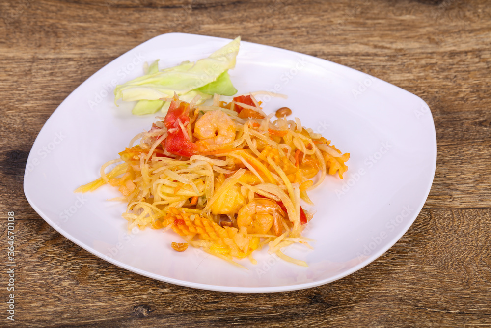 Thai salad with papaya and prawn