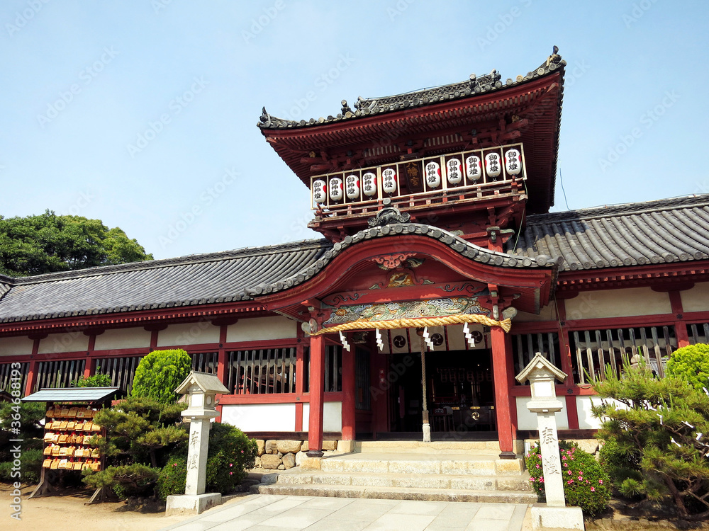 The Tower Gate (Romon) of Isaniwa Shrine (松山道後伊佐爾波神社) in Dogo, Matsuyama City, Ehime Prefecture, JAPAN