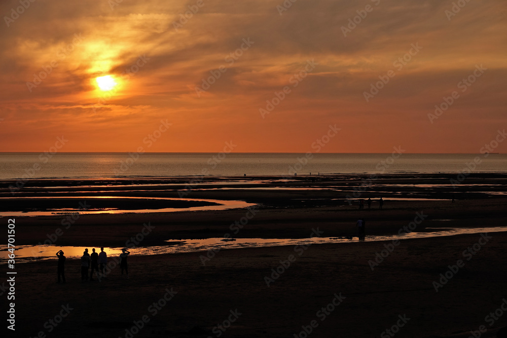 Obraz premium Coucher de soleil sur la Côte d'Opale, plage d'Hardelot en France