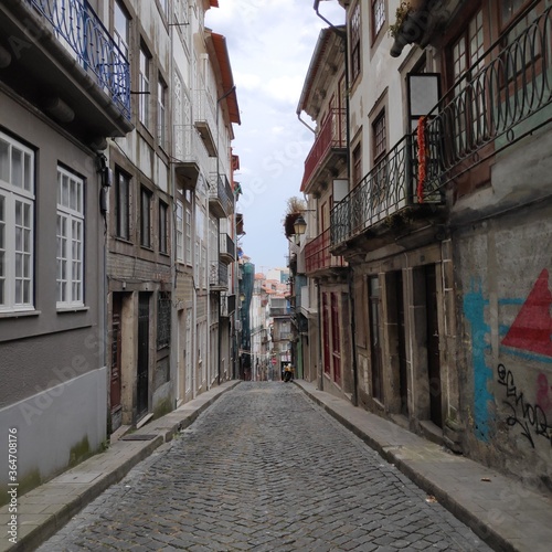 Fototapeta Naklejka Na Ścianę i Meble -  narrow street in the old town