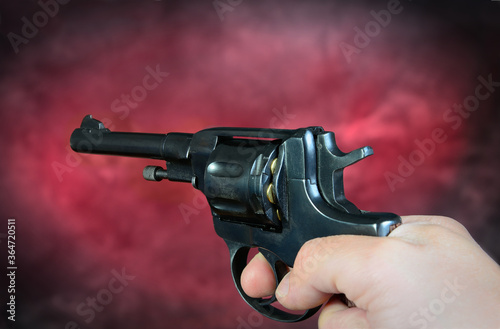 Aiming a revolver