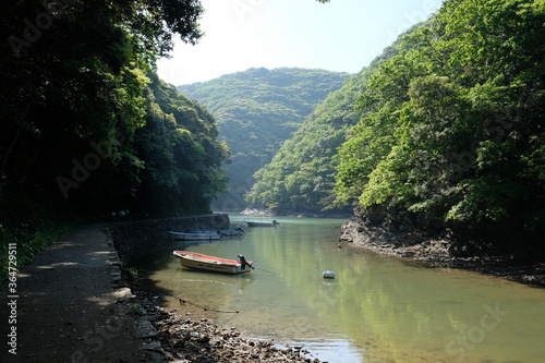 舟が浮かぶ入り江、長崎県対馬市西漕手 photo