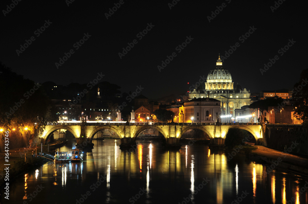 ローマの美しい夜景　A very beautiful riverside view of Rome