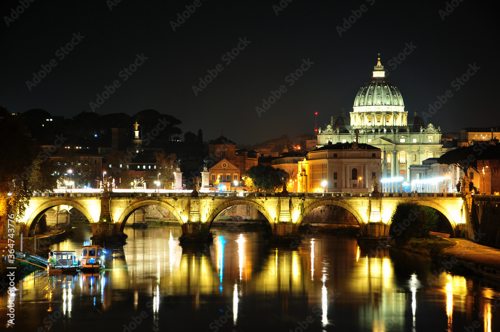 ローマの美しい夜景　A very beautiful riverside view of Rome