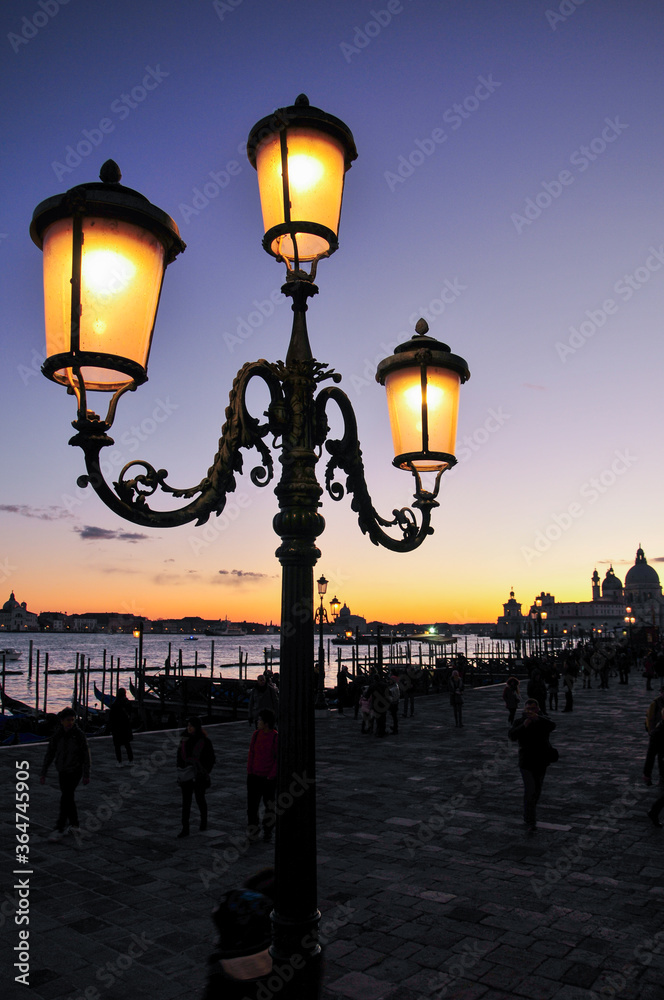 ベネチアのサンセット　Beautiful landscape of Venice sunset and streetlight