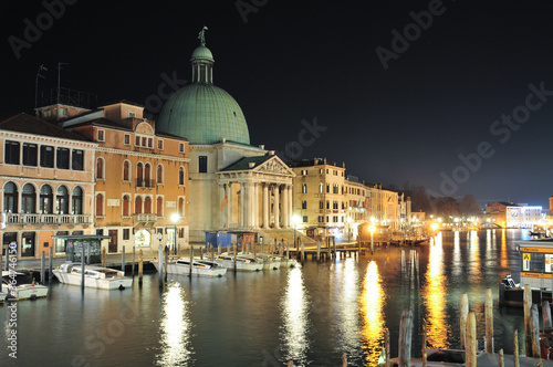 ベネチアの美しい夜景 Beautiful night view of the Venice Canal