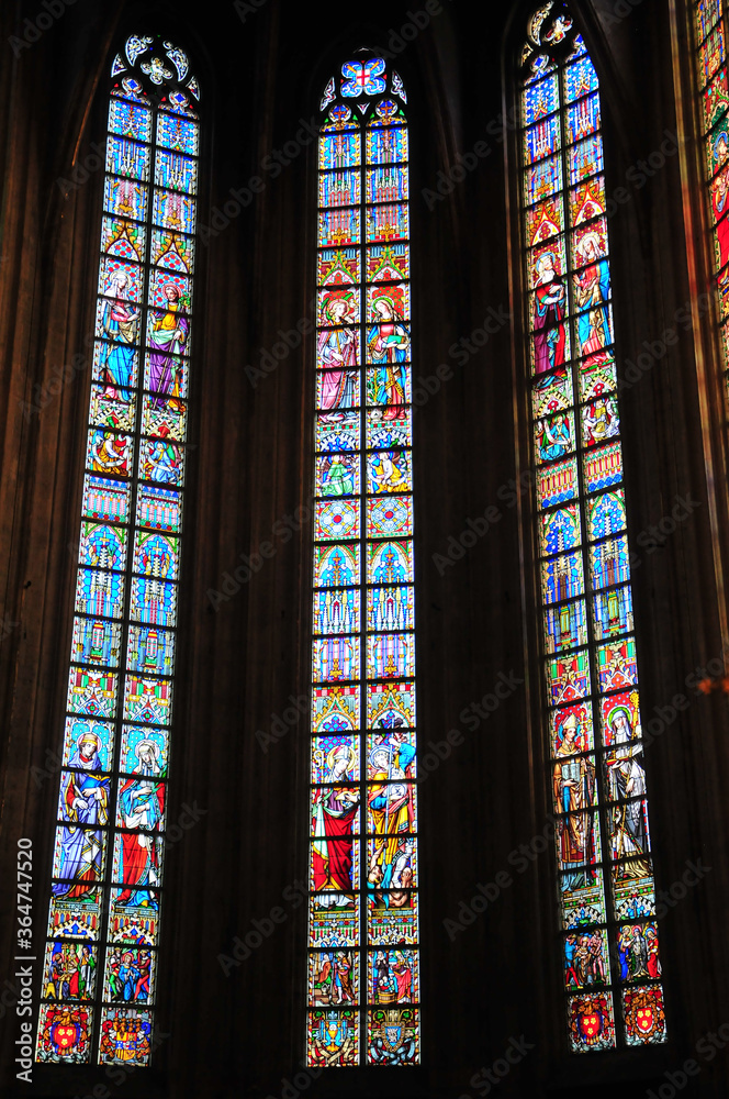 ブリュッセルの美しい教会　Beautiful church and colorful stained glass