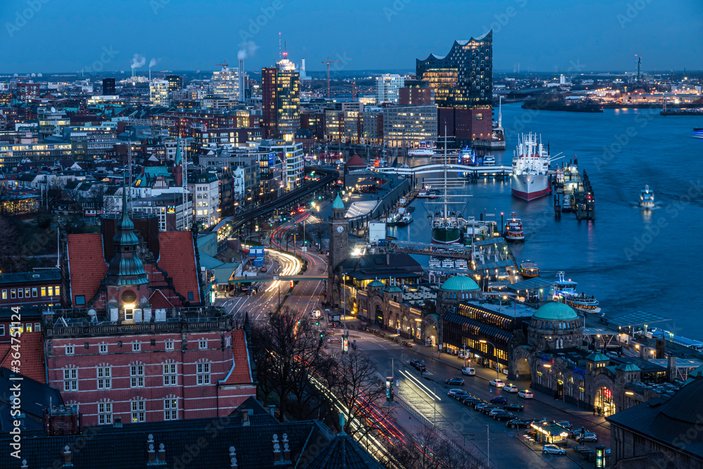 Obraz premium Hamburg Landungsbrücken und Oper