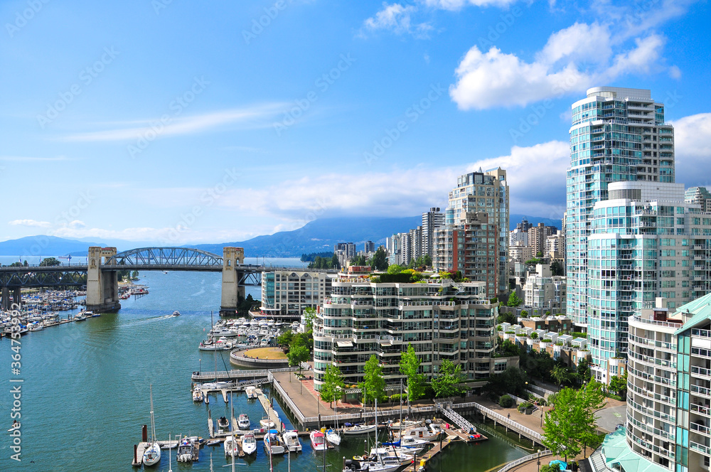 カナダバンクーバーの港風景　Beautiful boat port scenery in Vancouver