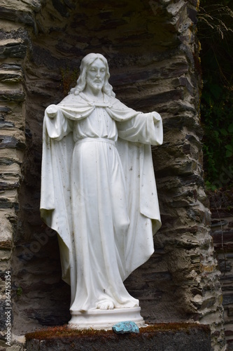 weiße Christusstatue photo