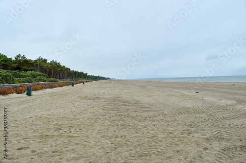 Fototapeta Naklejka Na Ścianę i Meble -  The wide sandy beach of the Baltic Sea