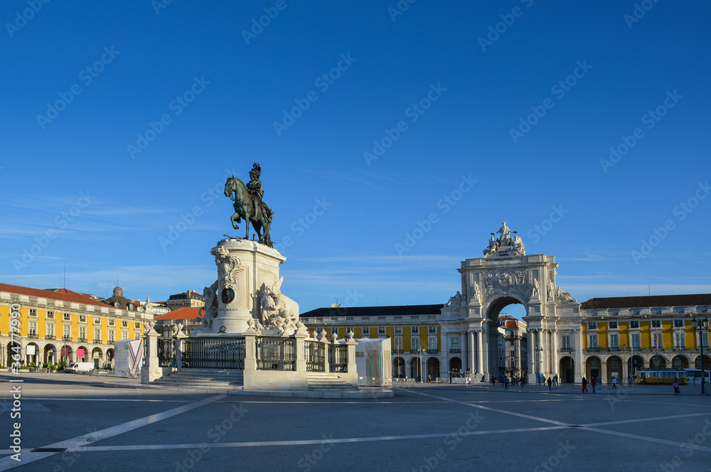 Fototapeta premium Commerce square (Praca do Comercio) with Rua Augusta Arch and statue of King Jose I in Lisbon, Portugal