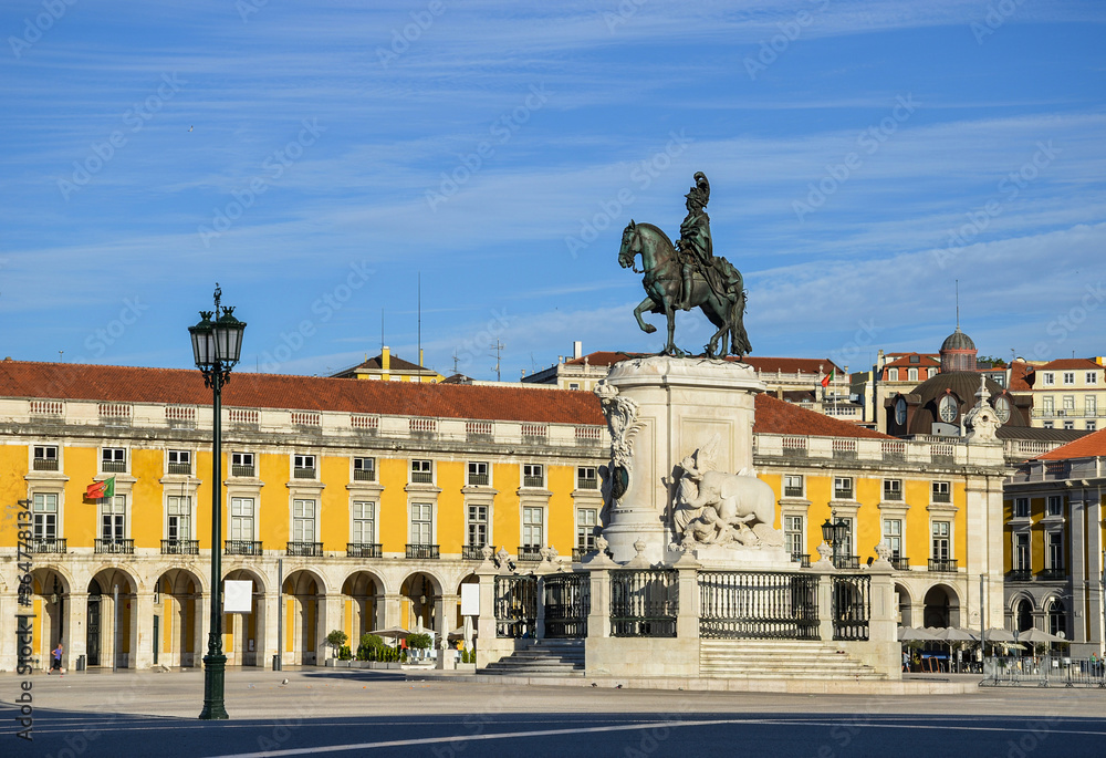 Fototapeta premium Commerce square (Praca do Comercio) and statue of King Jose I in Lisbon, Portugal