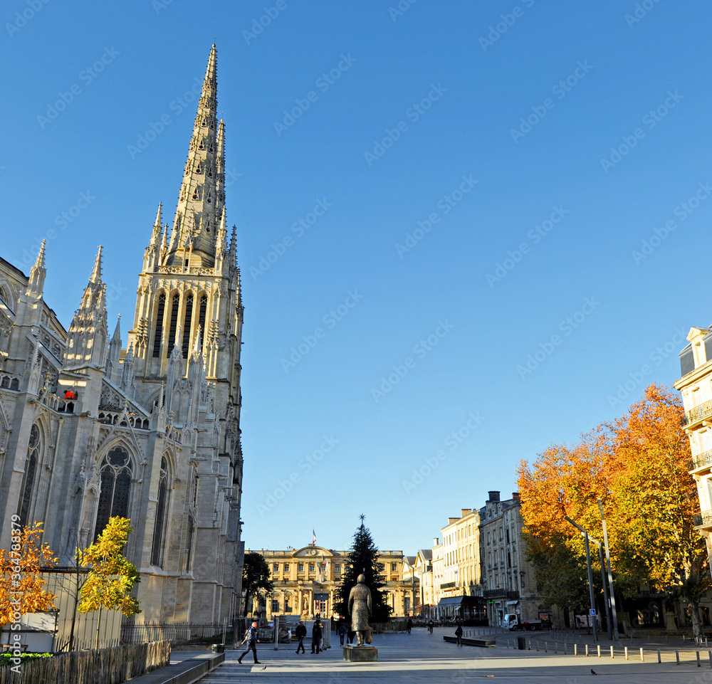 Fototapeta premium Place Pey Berland, cathédrale de Saint André, Palace Rohan, Bordeaux Gironde France