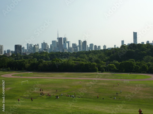 Toronto skyline from Riverdale Park © Lynne