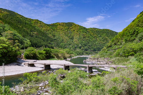 四万十川 上岡沈下橋（向山橋）-洪水時には橋面が水面下になる橋-