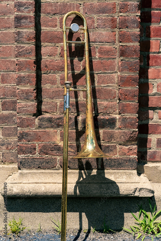 Fototapeta premium Rusty Trombone Brick Wall