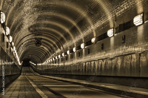 Alter Elbtunnel in Hamburg from left