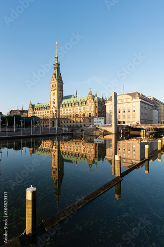 Rathaus Hamburg mit Spiegelung