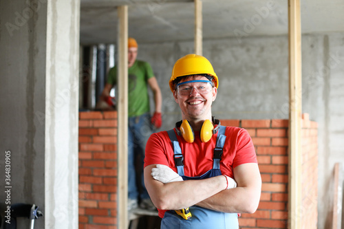 Foto Happy handyman in uniform