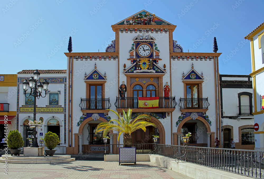 Facade of the Palos de La Frontera Town Hall, with allegorical sculptures to the Discovery of America
