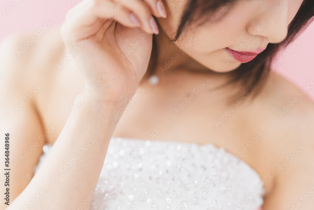 © peach100 - ウェディングドレスを着た女性 © peach100 - ウェディングドレスを着た女性
