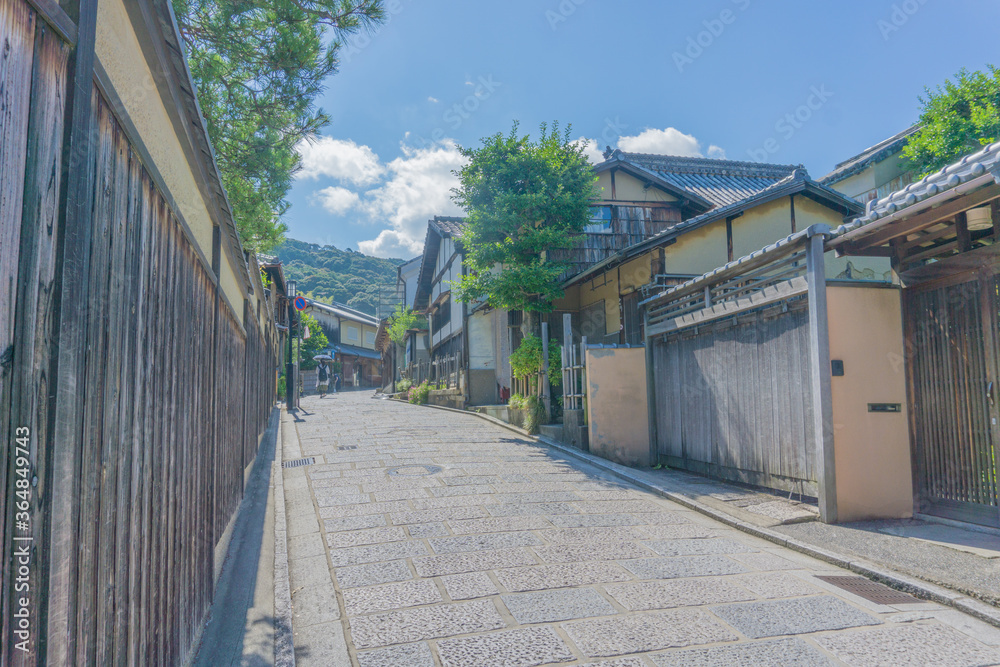 イラストみたいな京都の清水坂の風景写真