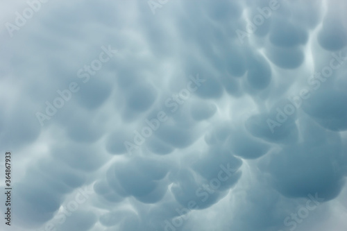 Fototapeta Naklejka Na Ścianę i Meble -  Menacing mammatus clouds