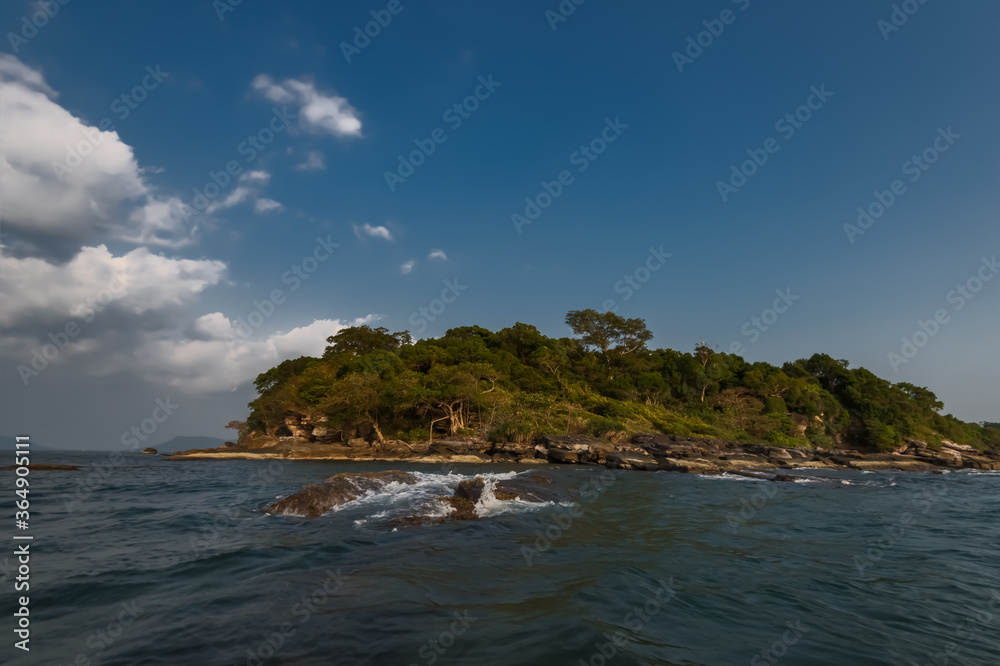 Fototapeta premium Beautiful tropical beach at sunset, Phu Quoc island, Vietnam.
