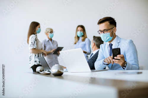 Young business man with med...