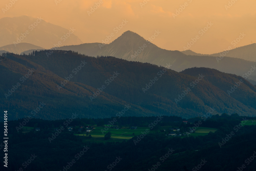 Waldlandschaft vom Gahberg bei Weyregg am Attersee Waldlandschaft vom Gahberg bei Weyregg am Attersee