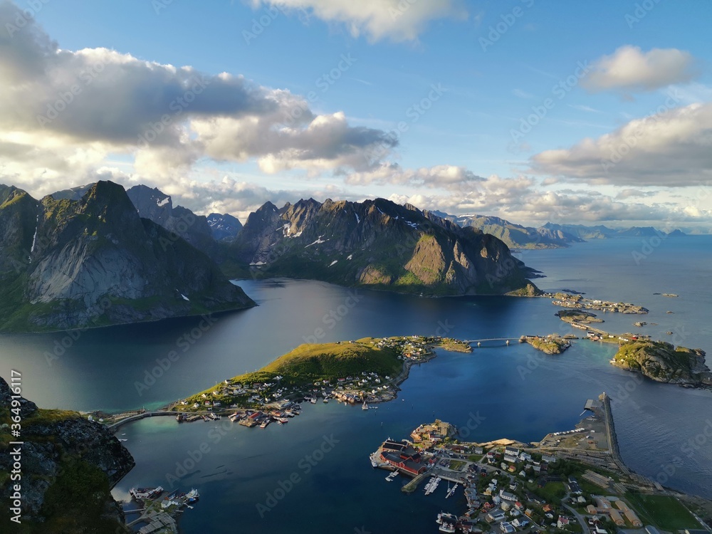 Obraz premium Reinebringen Lofoten Hiking Trial Reine Scenic Spectacular View Northern Norway