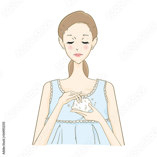 洗顔料を泡立てる女性