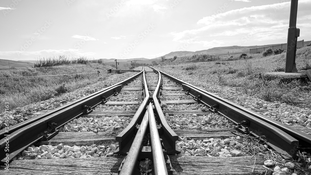antiche ferrovie abbandonate in bianco e nero antiche ferrovie abbandonate in bianco e nero