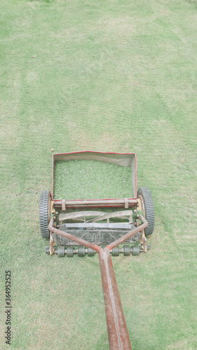 green grass cutting machine
