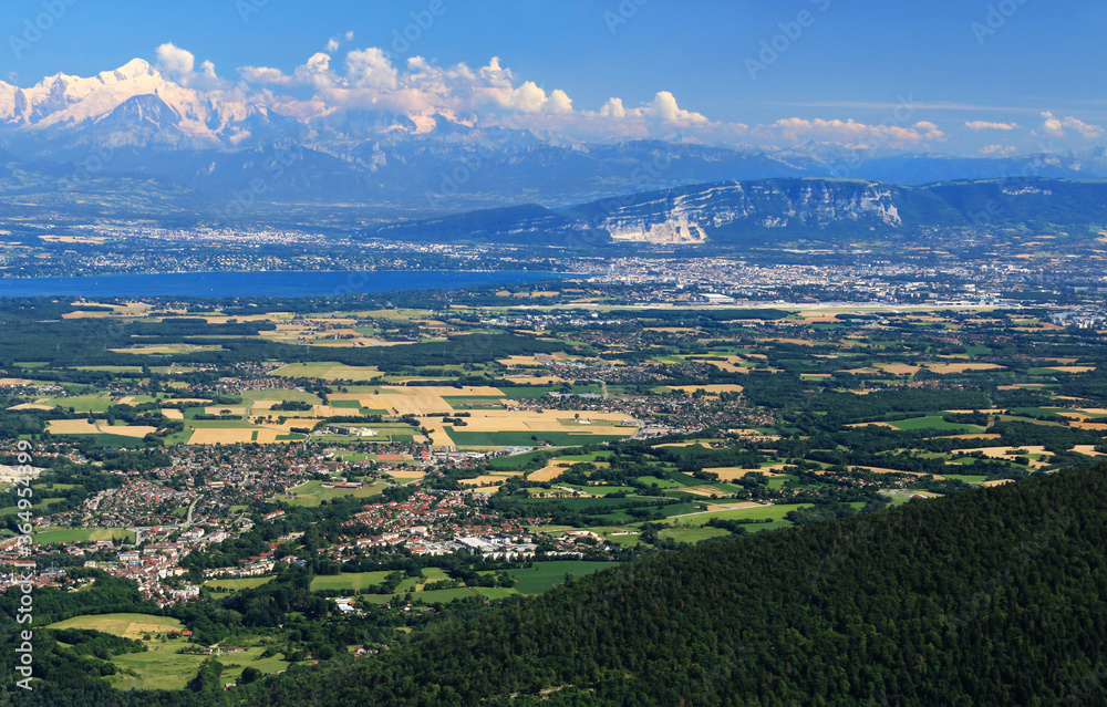 Vue aérienne et panoramique du site de Genève au bord du la Léman.