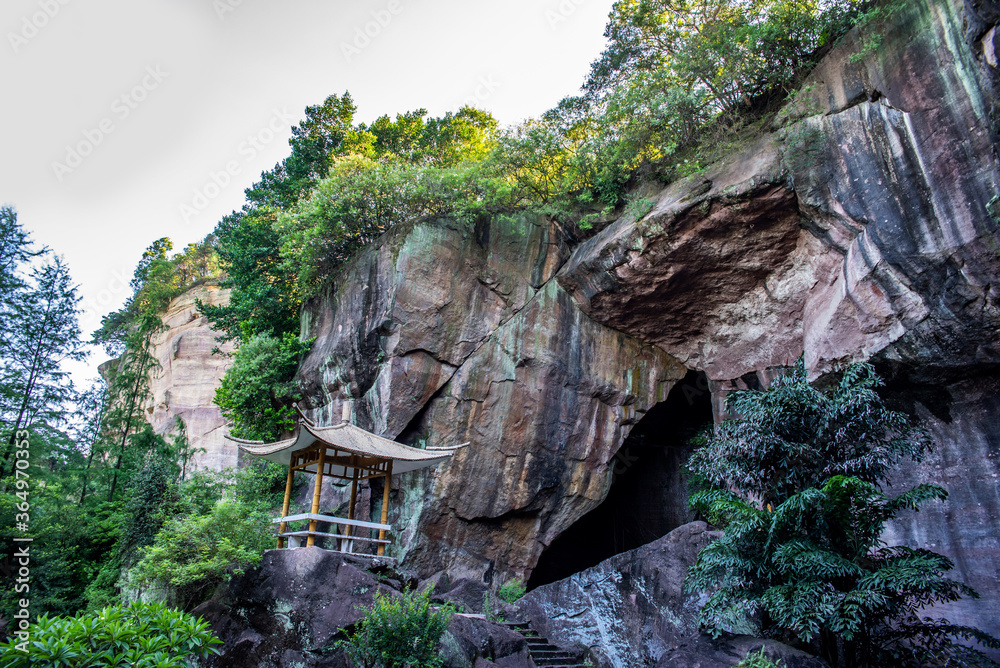 Φωτογραφία Danxia Landform of Yanziyan in Lianhuashan Park, Panyu, Guangzhou, China