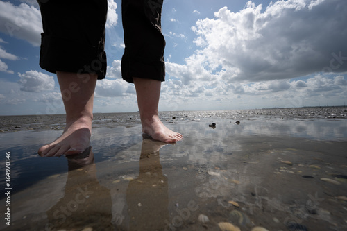 nackte Füße im Wattenmeer © Peter