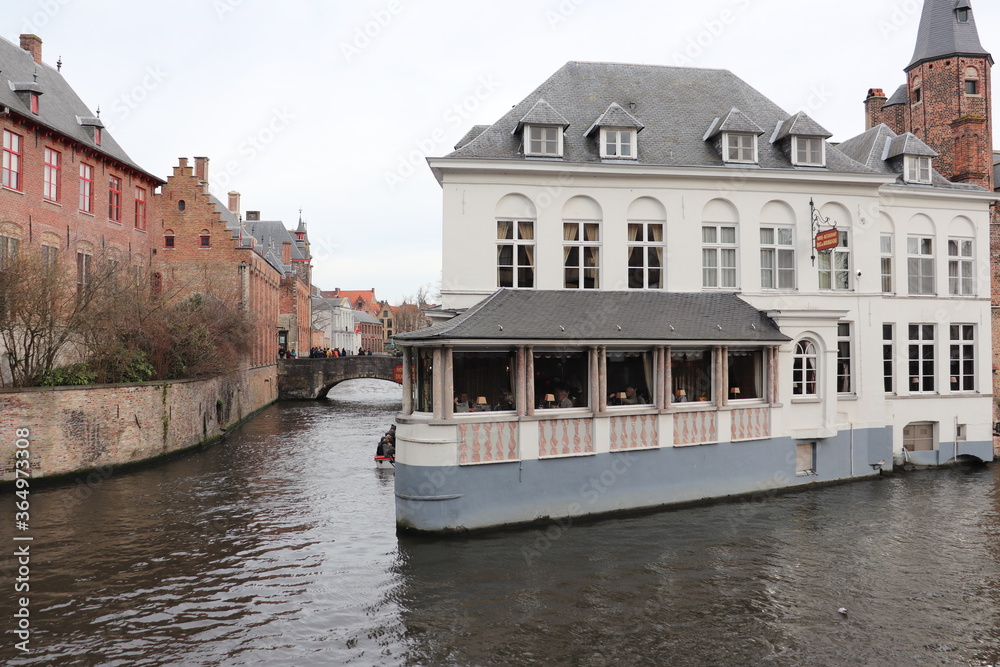 canal in bruges belgium