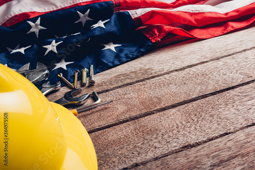 Fotografía USA Labor day concept, Top view flat lay of different kinds wrenches with American flag on wood table