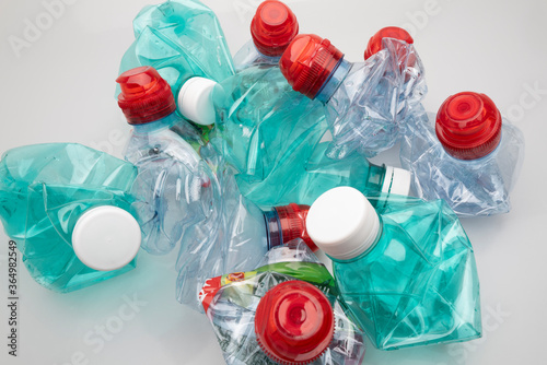 bouteilles de plastiques recyclables 2 photo