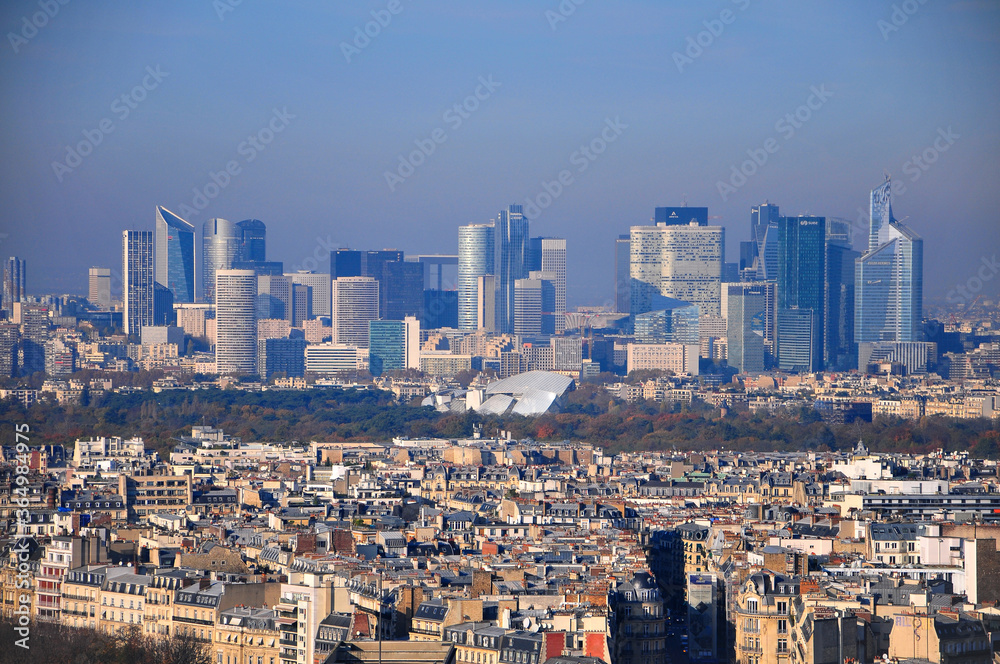 エッフェル塔から眺めるパリの超高層ビル　Paris skyscrapers as seen from the Eiffel Tower