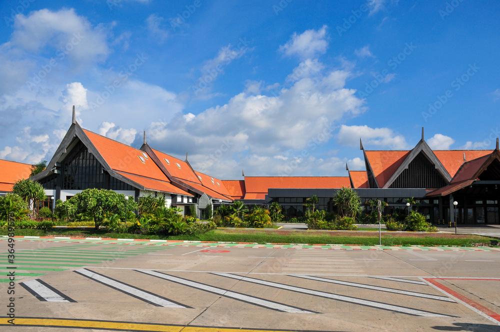 Naklejka premium Sceneria międzynarodowego lotniska w Siem Reap