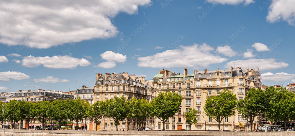 Traditional parisian buildings